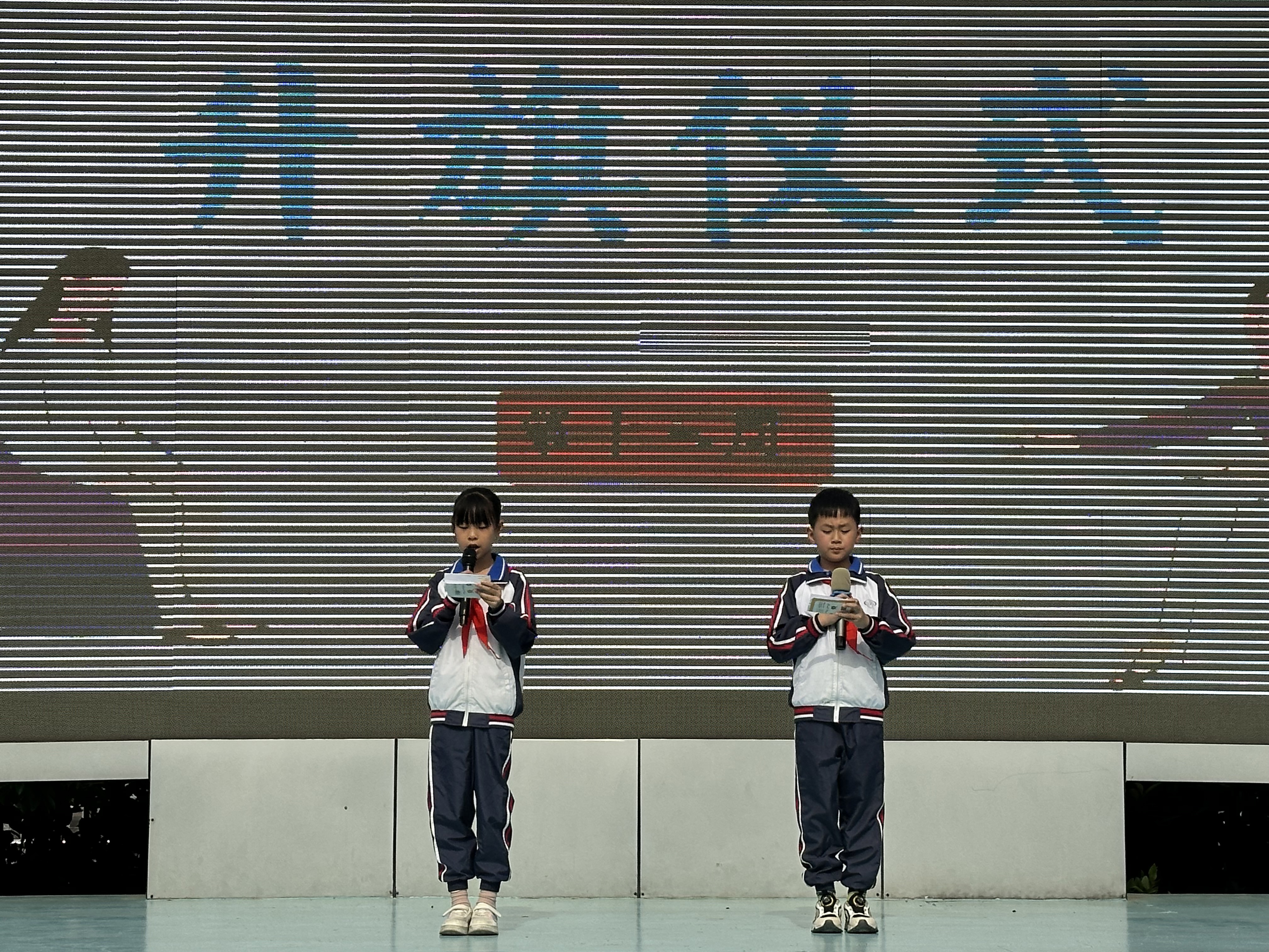 三（3）班学生主持第十三周升旗仪式