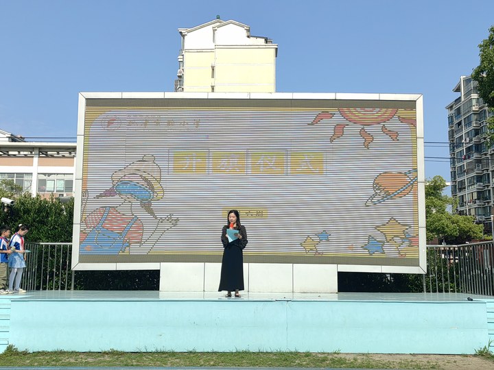 史老师作《科技创新 转变生活》国旗下讲话