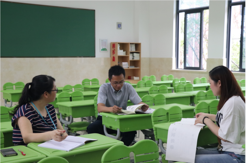 青年教师模拟上课研讨活动